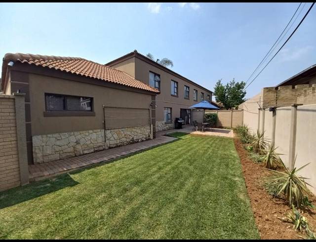 3 BEDROOM TOWNHOUSE FOR SALE IN MANTEVREDE